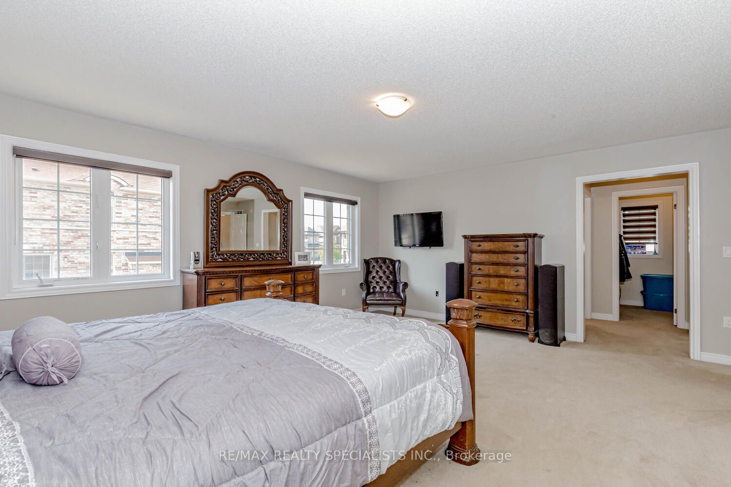 2 Kenora St