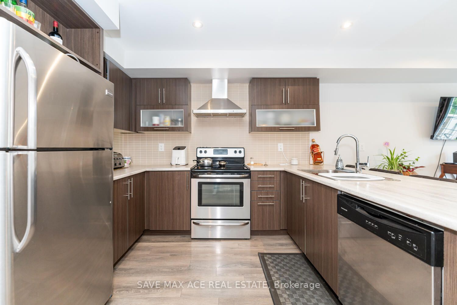 11 Francesco St