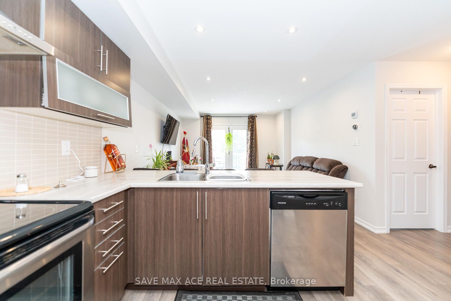 11 Francesco St