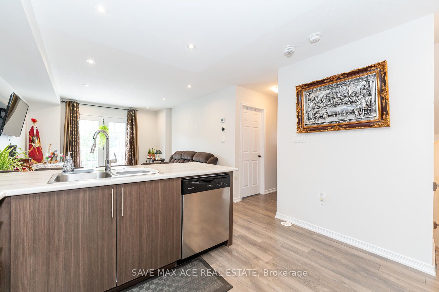11 Francesco St