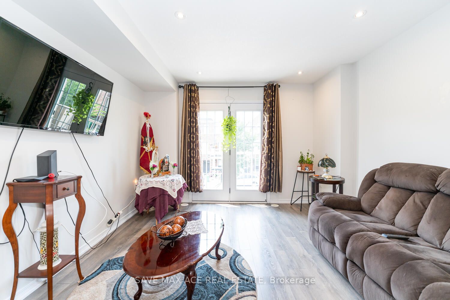 11 Francesco St