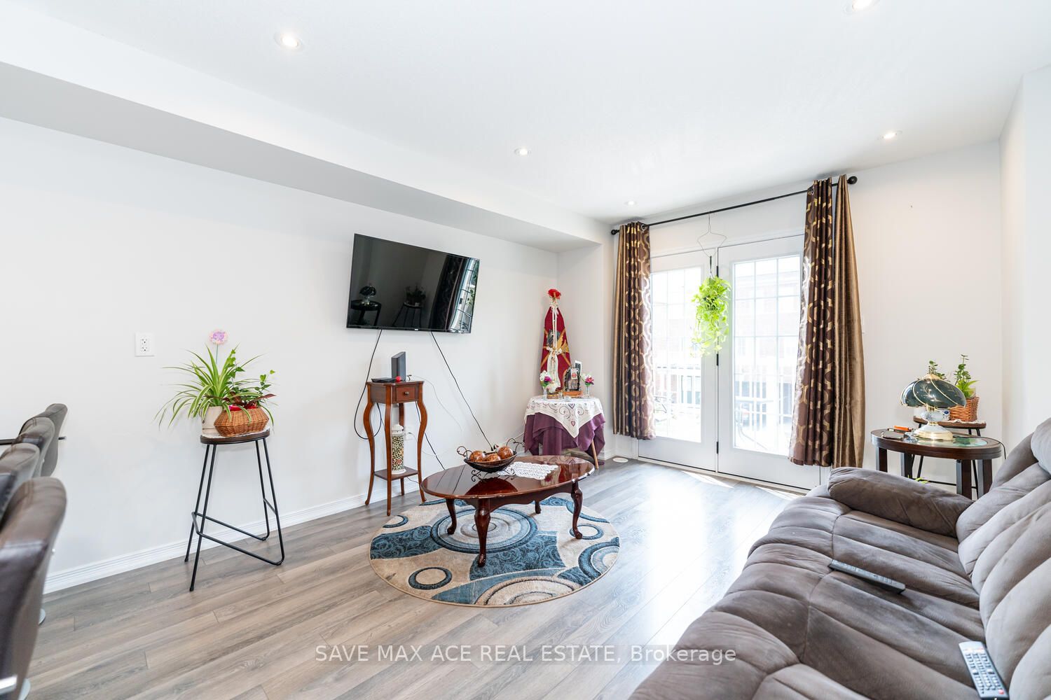 11 Francesco St