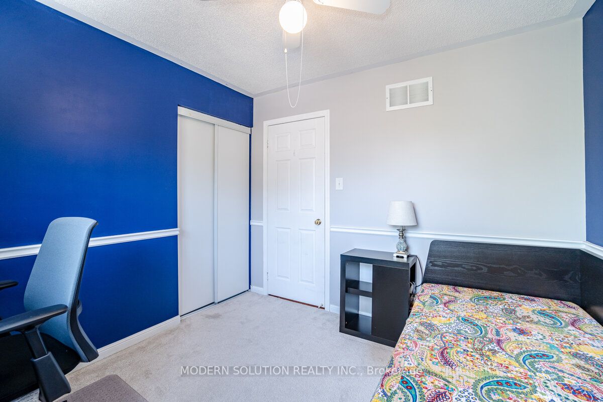 1253 Prestonwood Cres