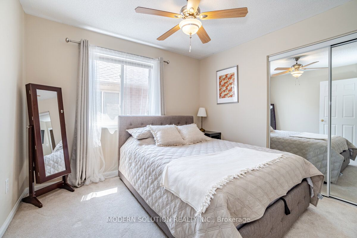 1253 Prestonwood Cres