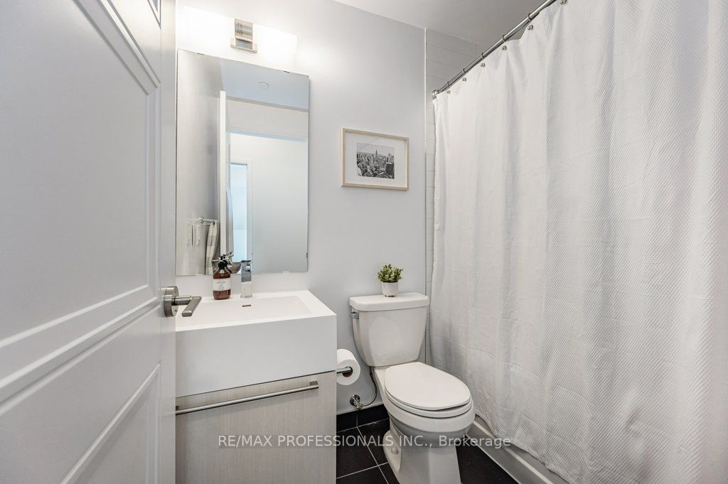 25 Neighbourhood Lane, #801