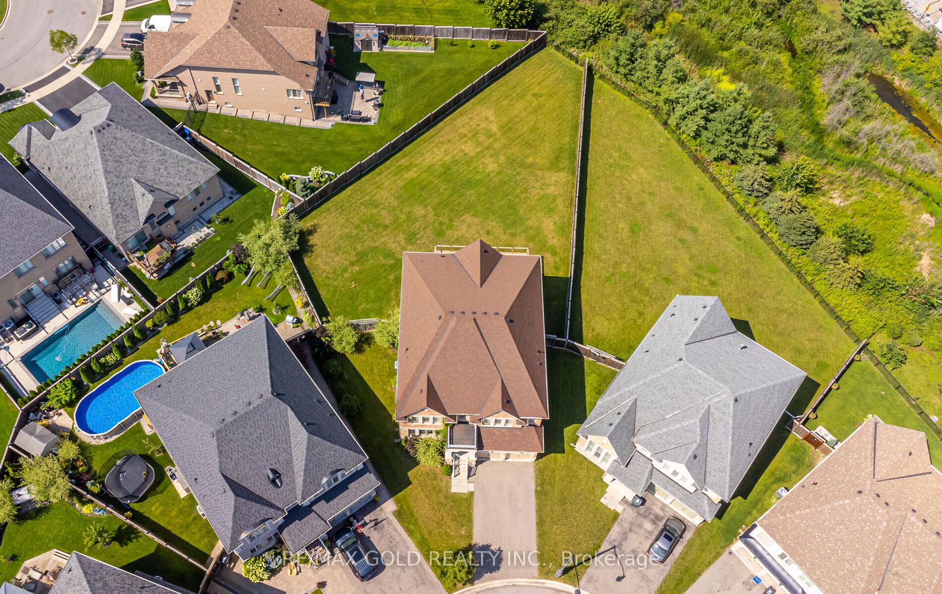 28 Ivanhoe Crt