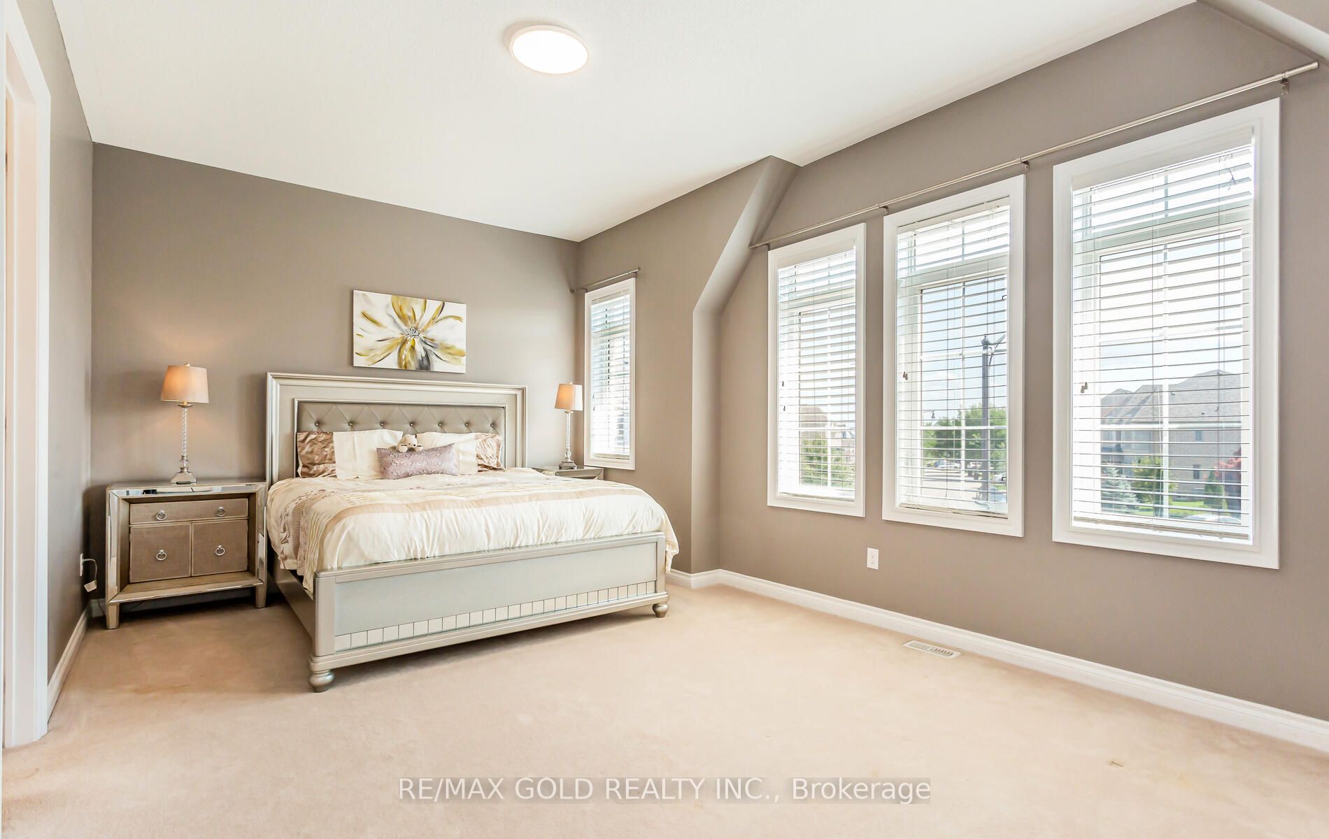 28 Ivanhoe Crt
