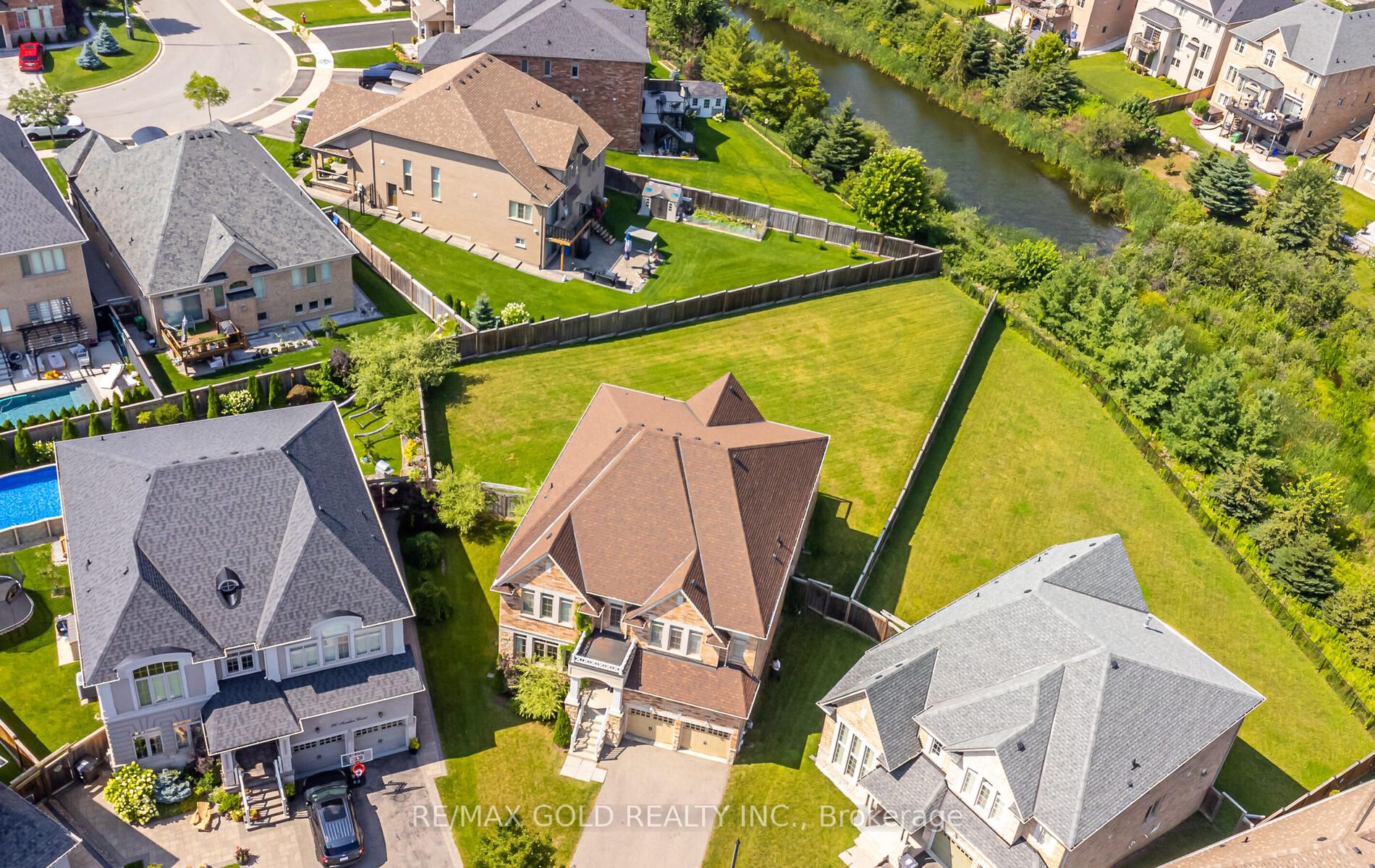 28 Ivanhoe Crt