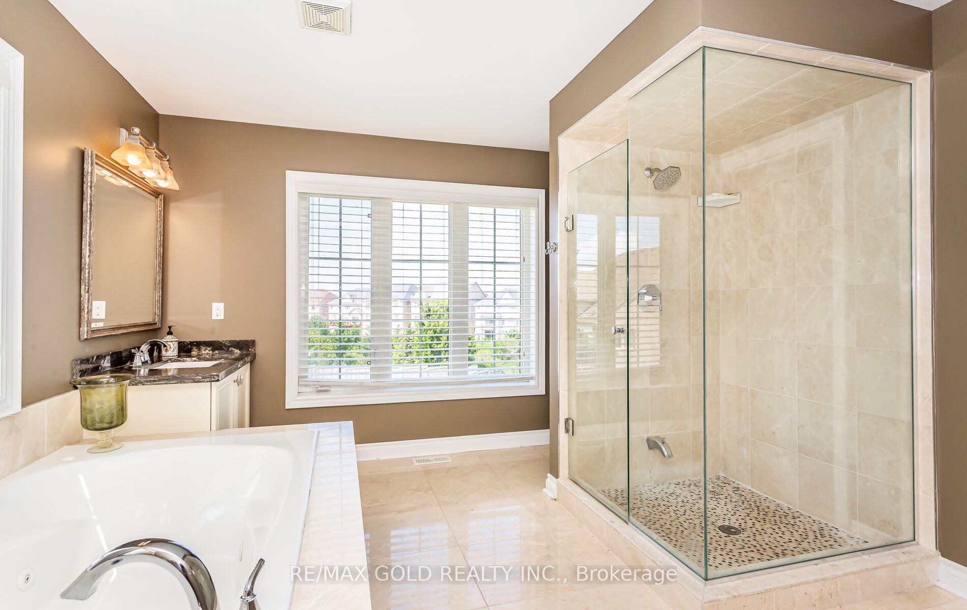 28 Ivanhoe Crt