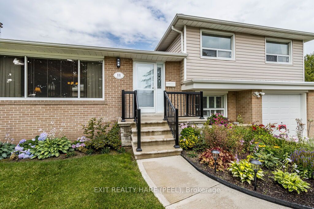 11 Parkend Ave