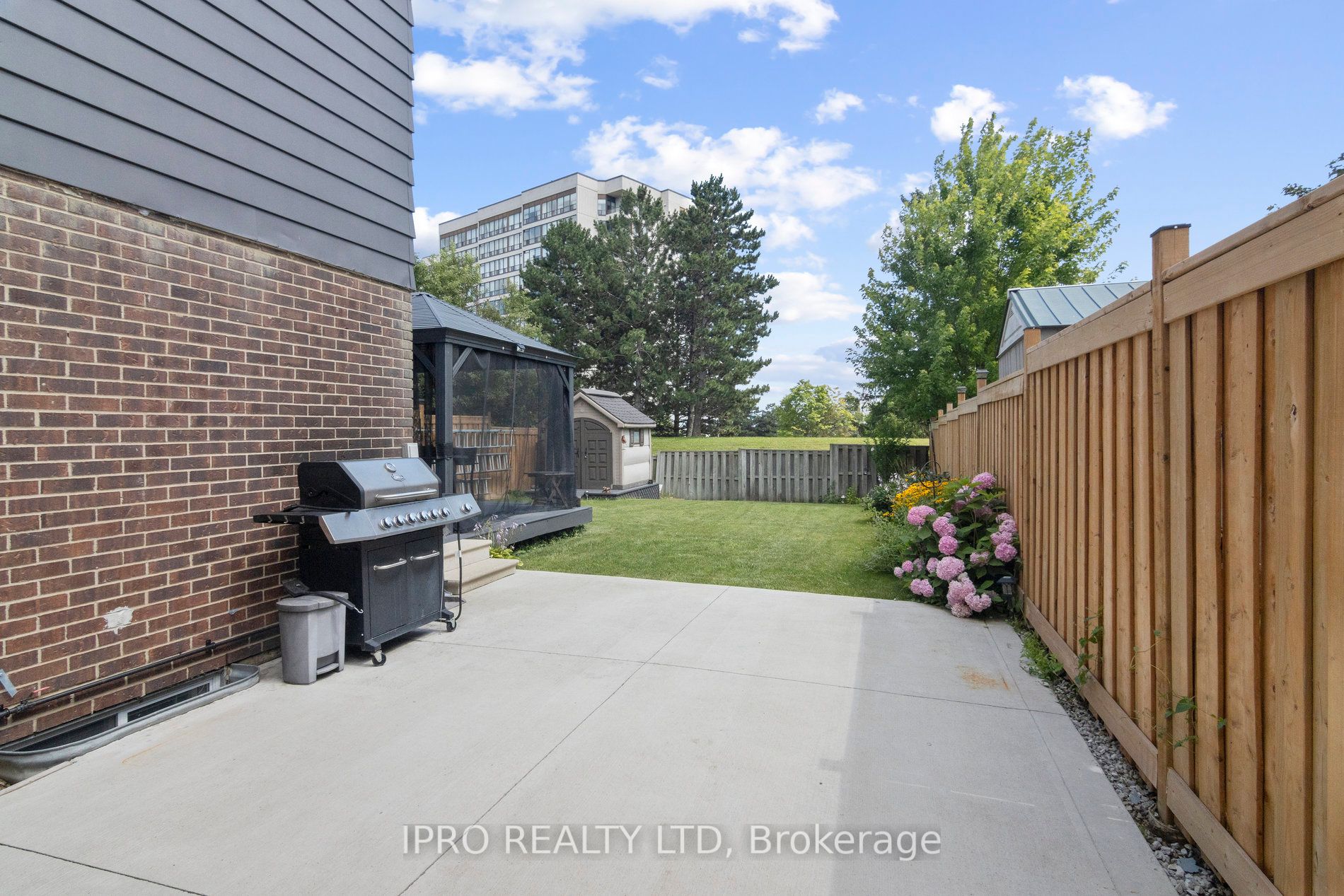 80 Longbourne Crescent