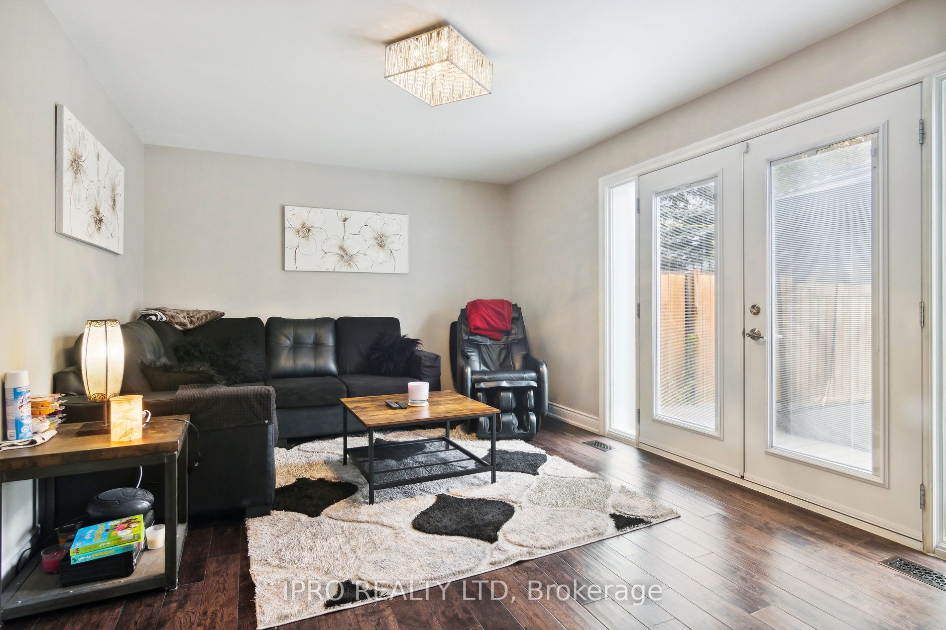 80 Longbourne Crescent