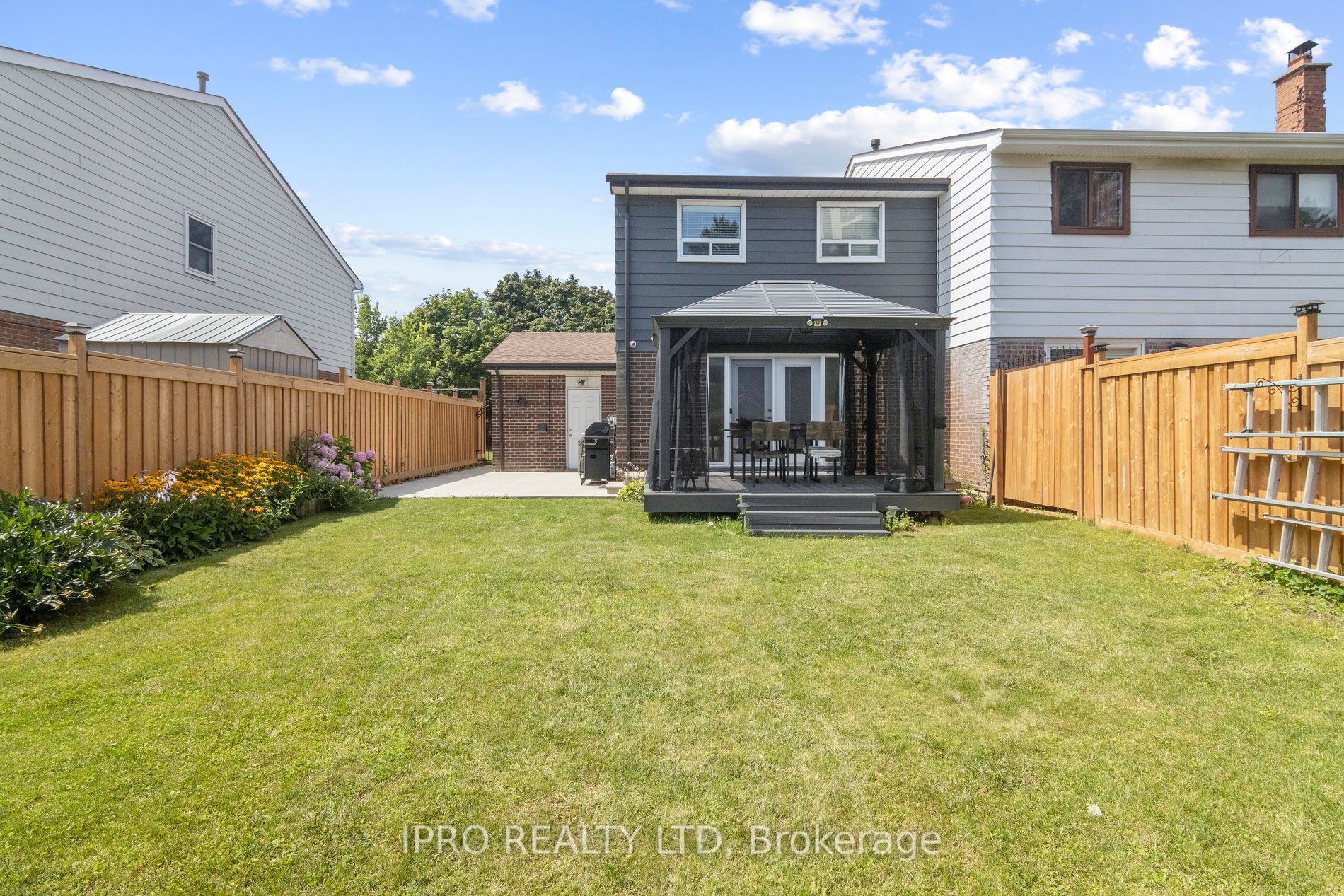 80 Longbourne Crescent