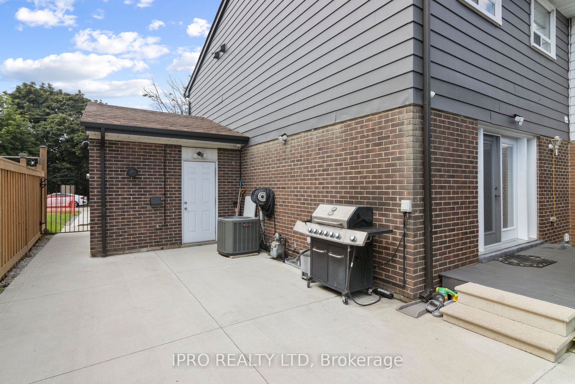 80 Longbourne Crescent