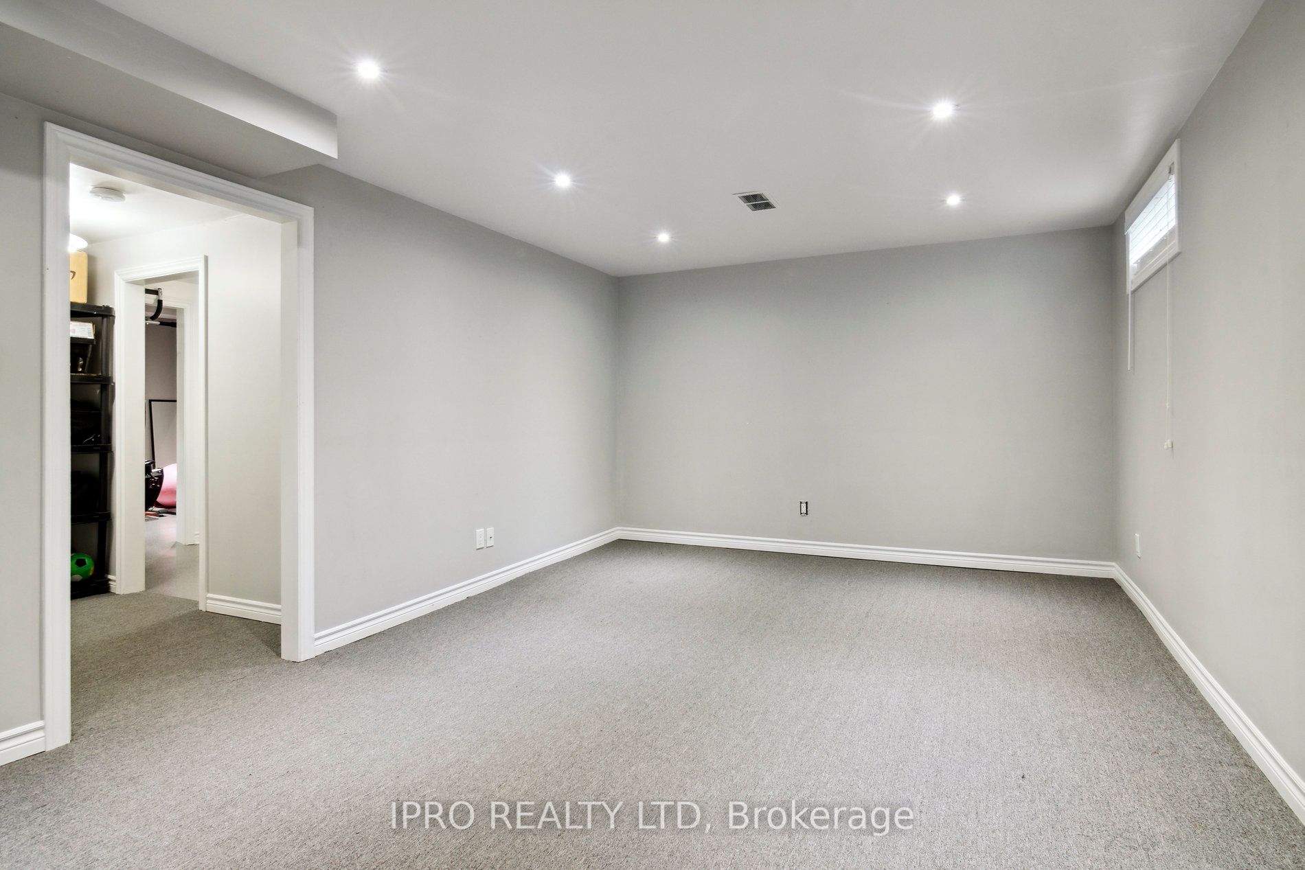 80 Longbourne Crescent