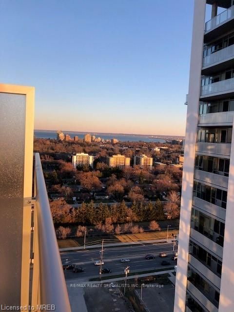 2093 Fairview Street, #2008
