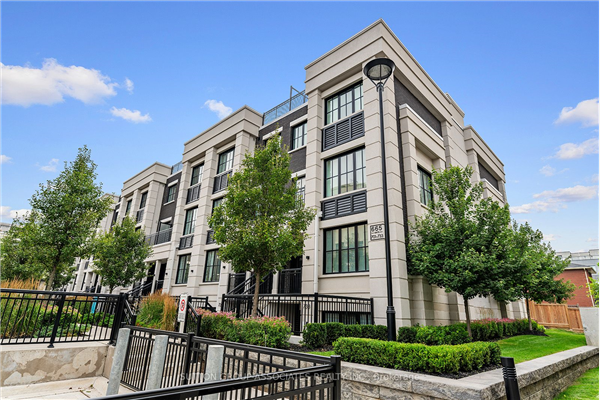 665 Cricklewood Dr, Mississauga
