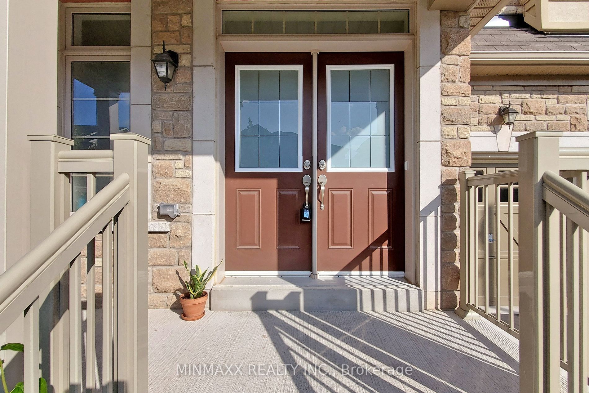 Listing W6702124 - Large Photo # 2