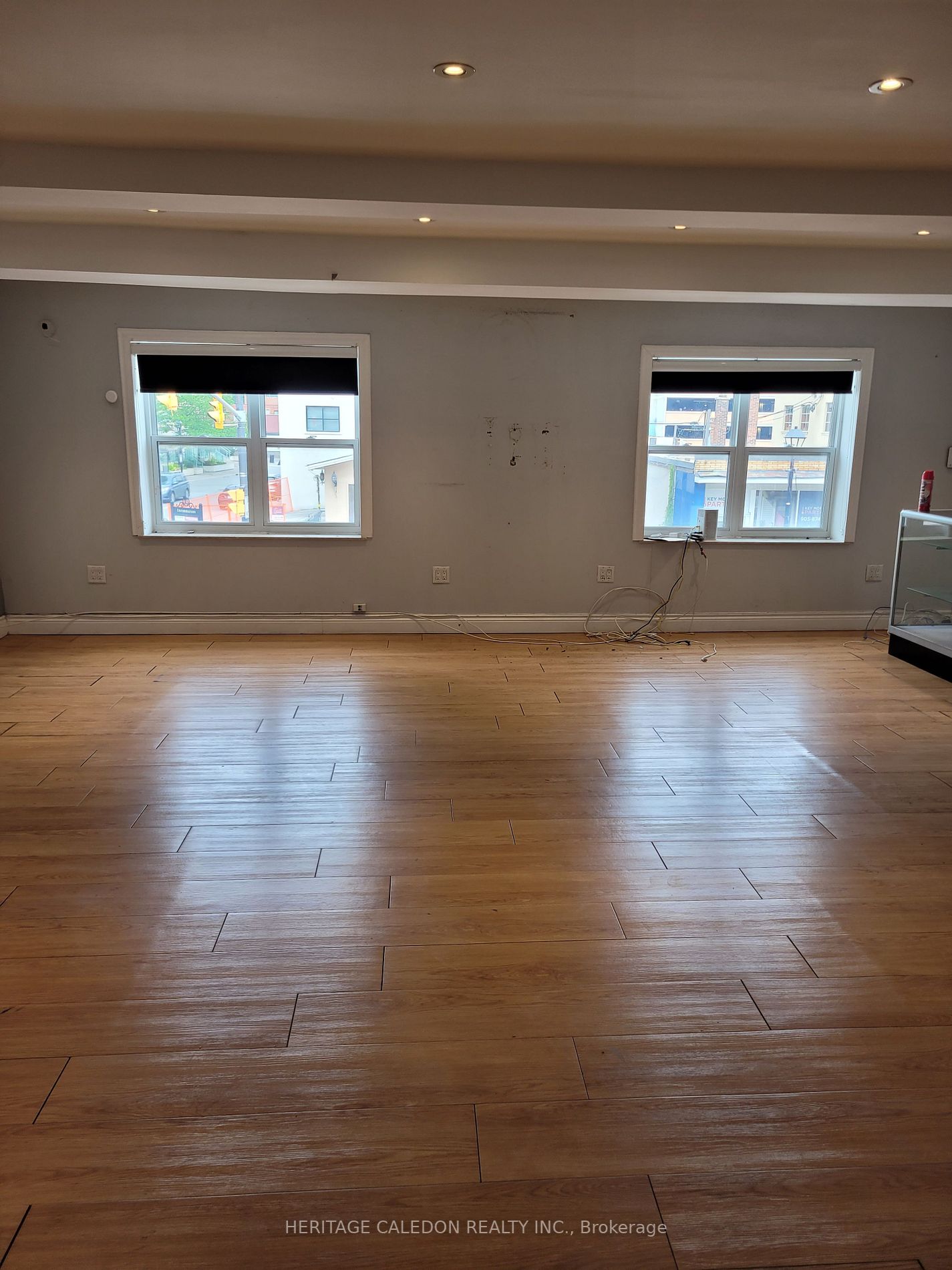 47 Queen St W, #2nd Flr