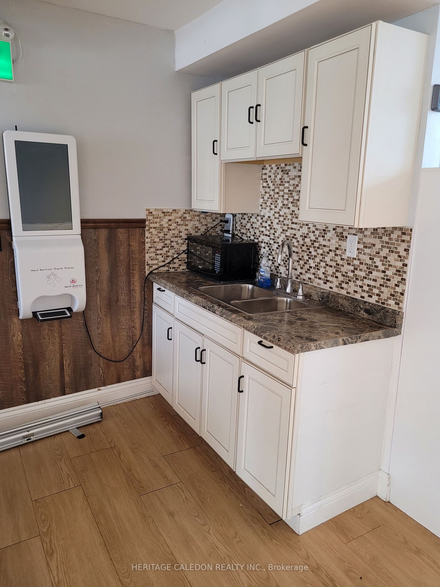 47 Queen St W, #2nd Flr