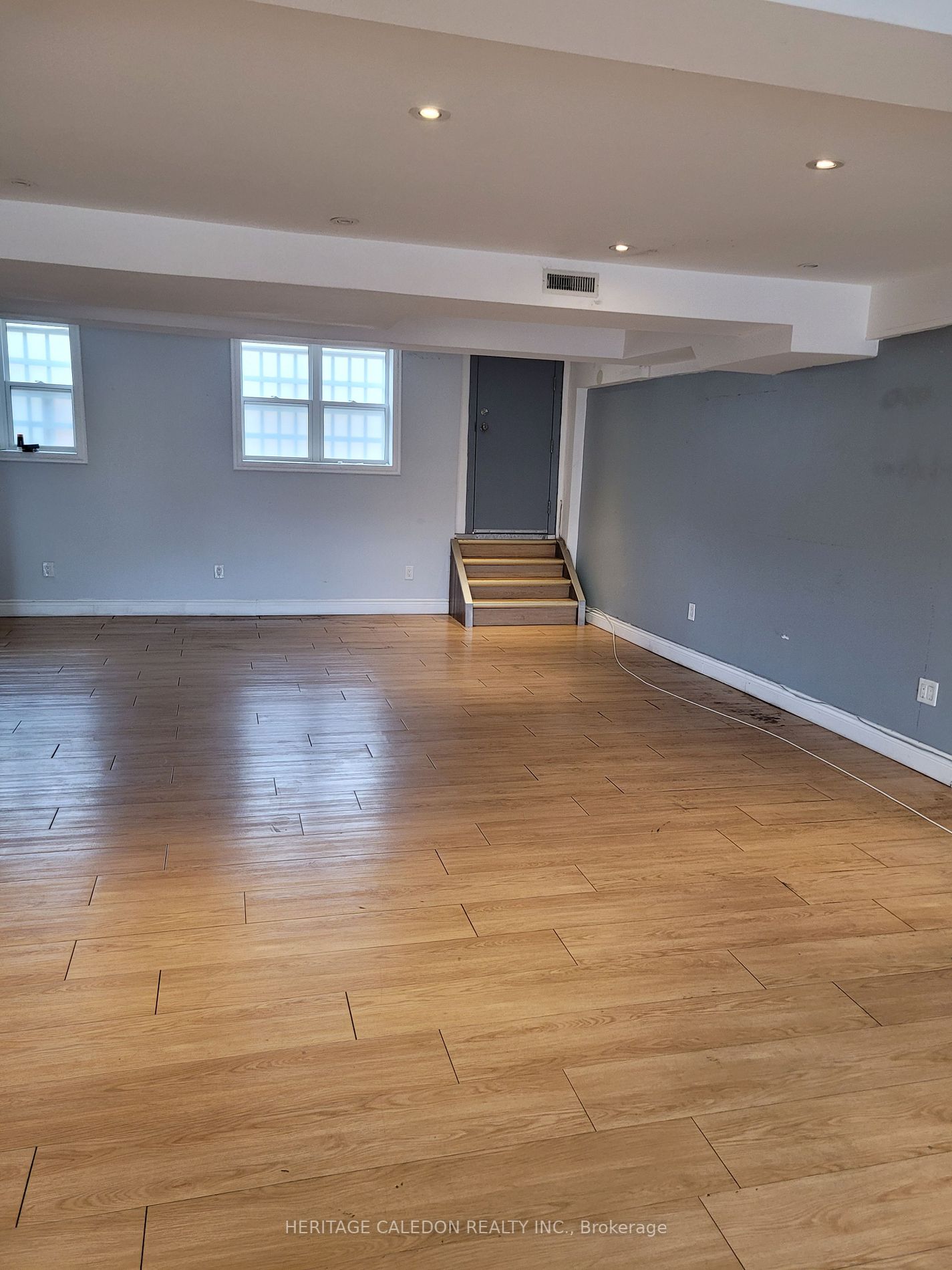 47 Queen St W, #2nd Flr
