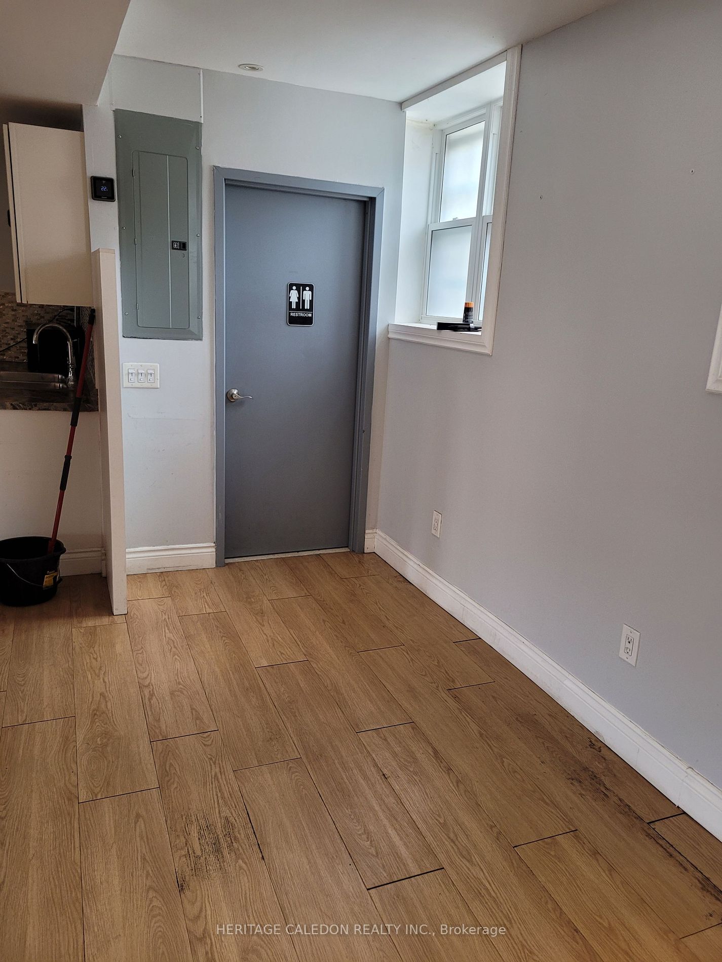 47 Queen St W, #2nd Flr