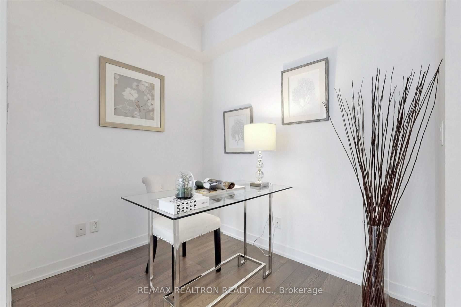 36 Howard Park Ave, #302