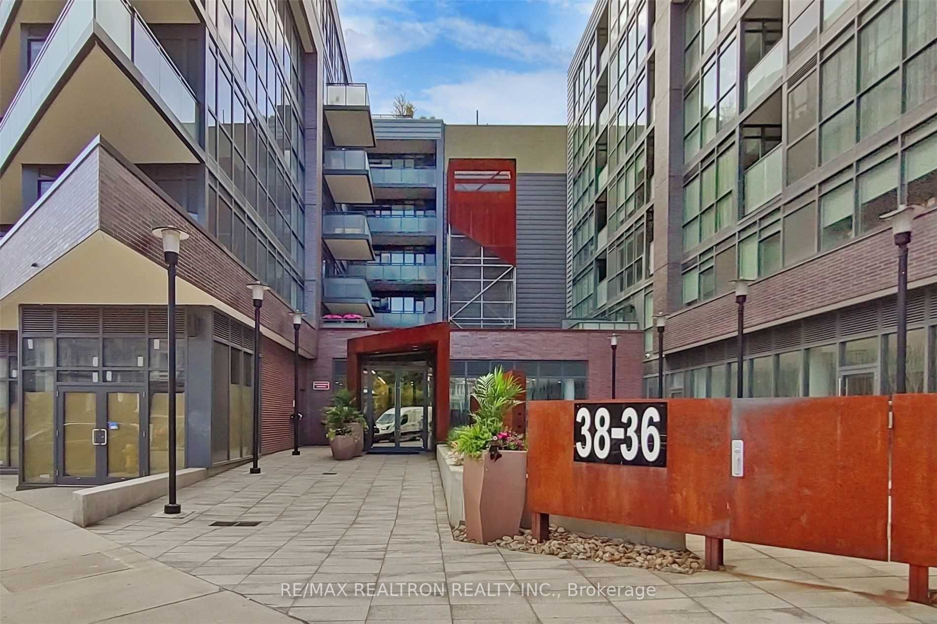 36 Howard Park Ave, #302