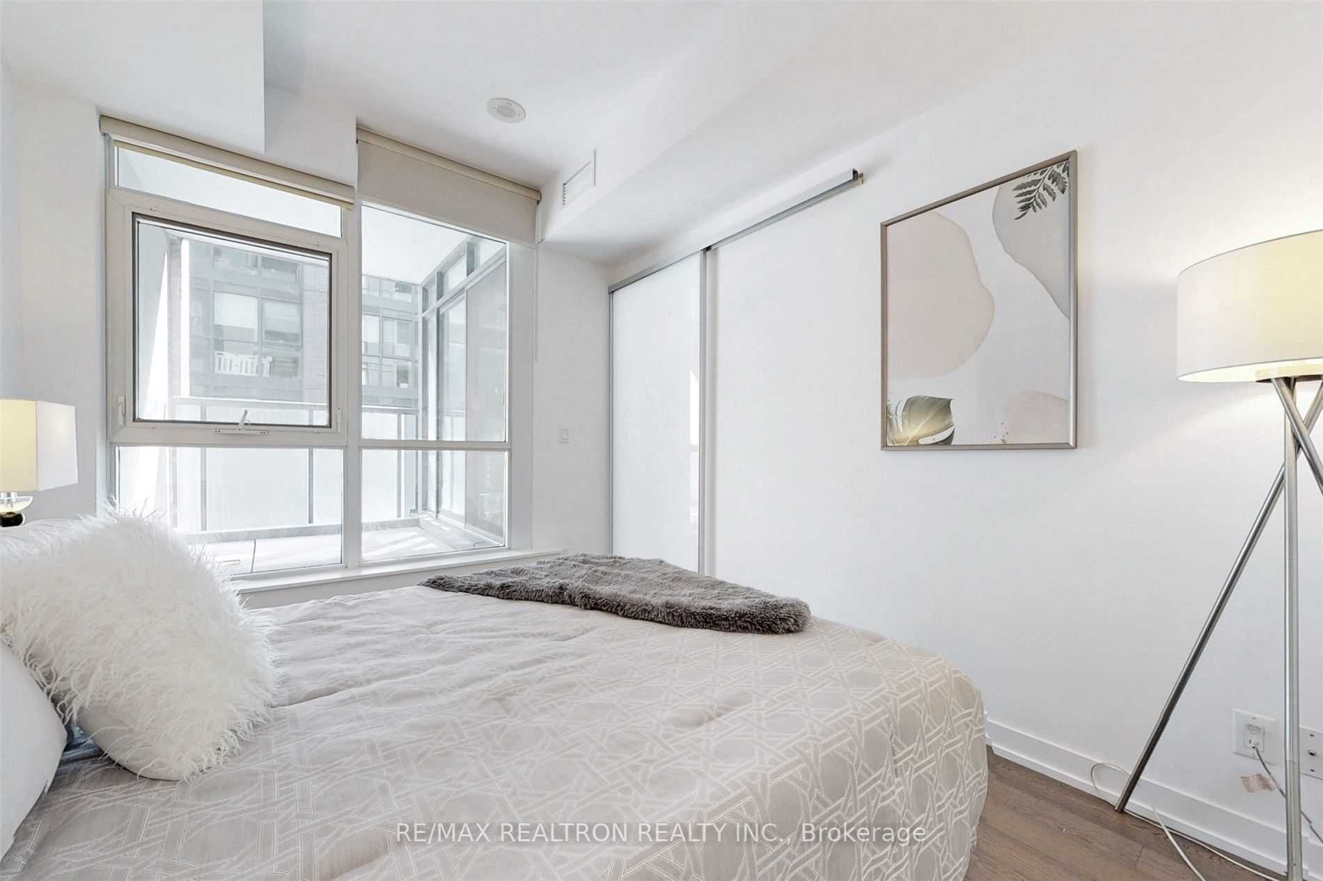 36 Howard Park Ave, #302