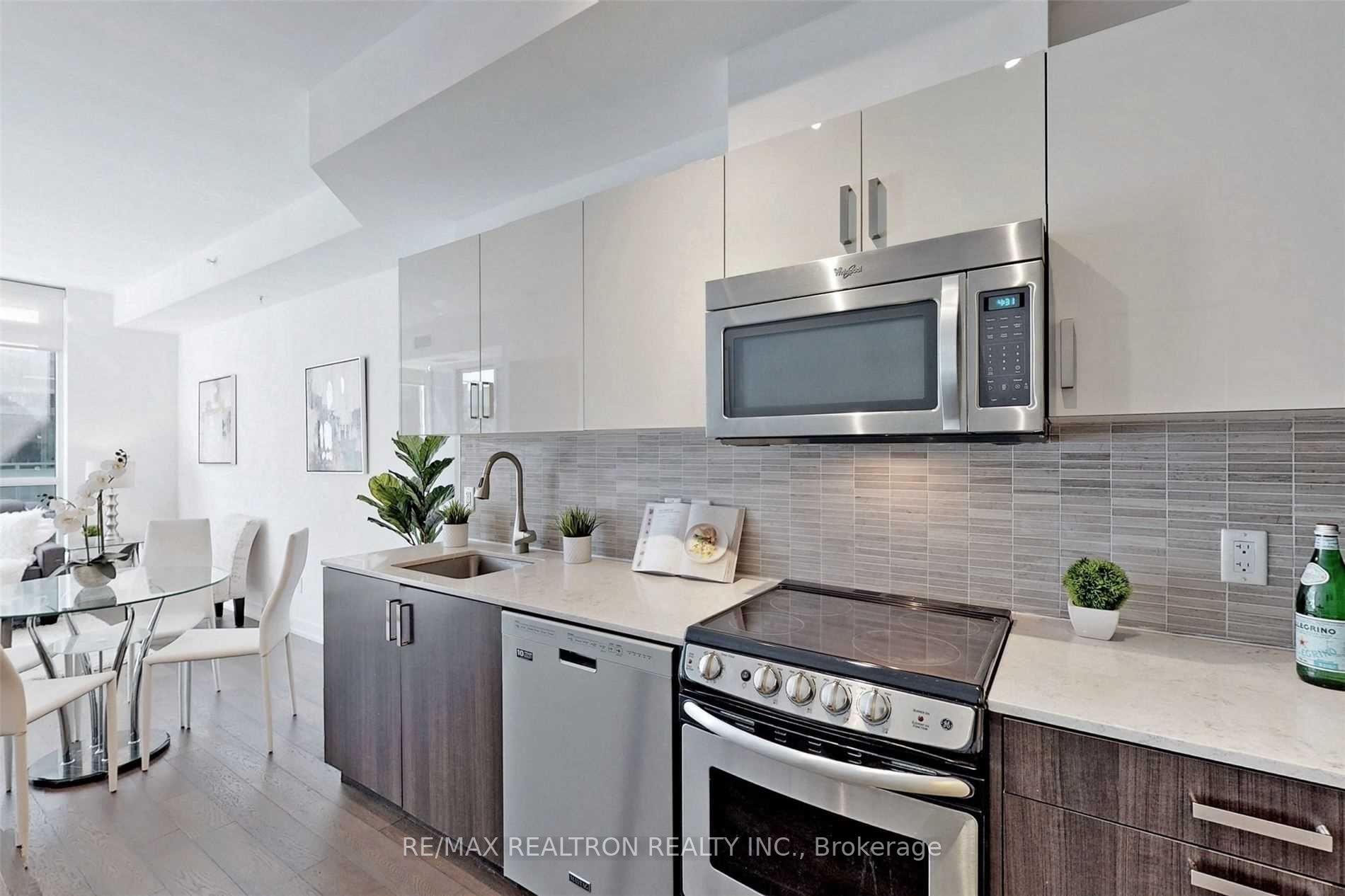 36 Howard Park Ave, #302
