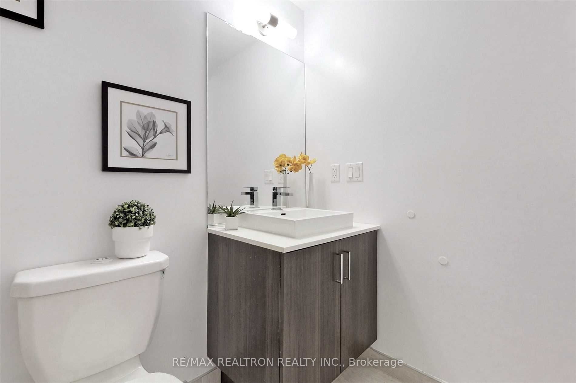 36 Howard Park Ave, #302