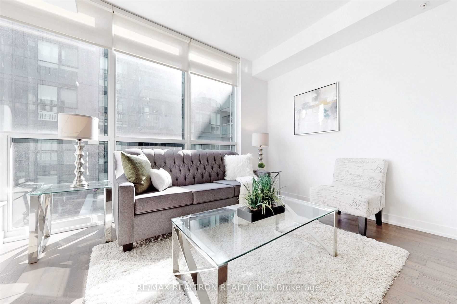 36 Howard Park Ave, #302