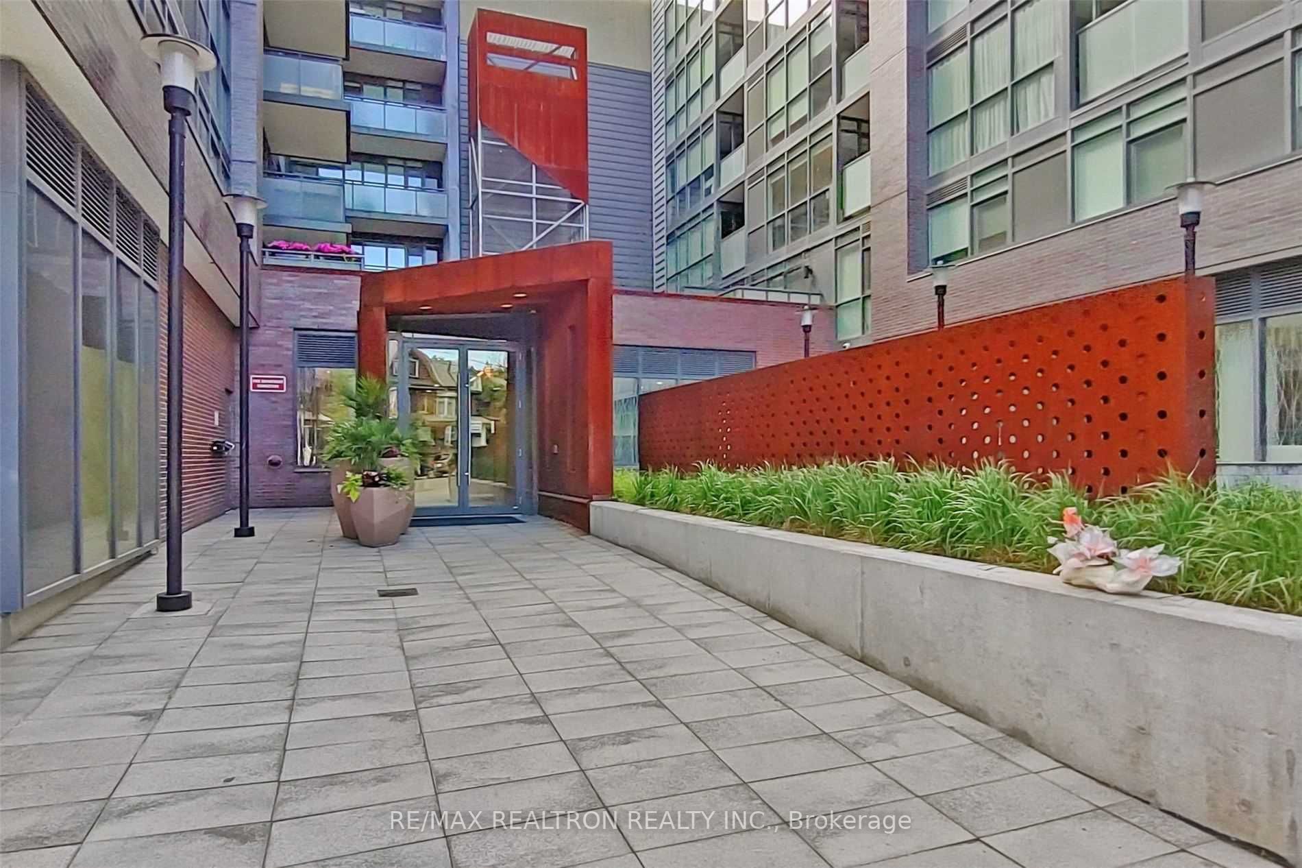36 Howard Park Ave, #302