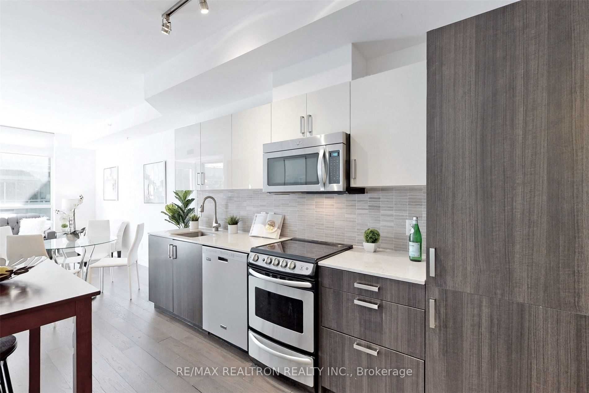 36 Howard Park Ave, #302
