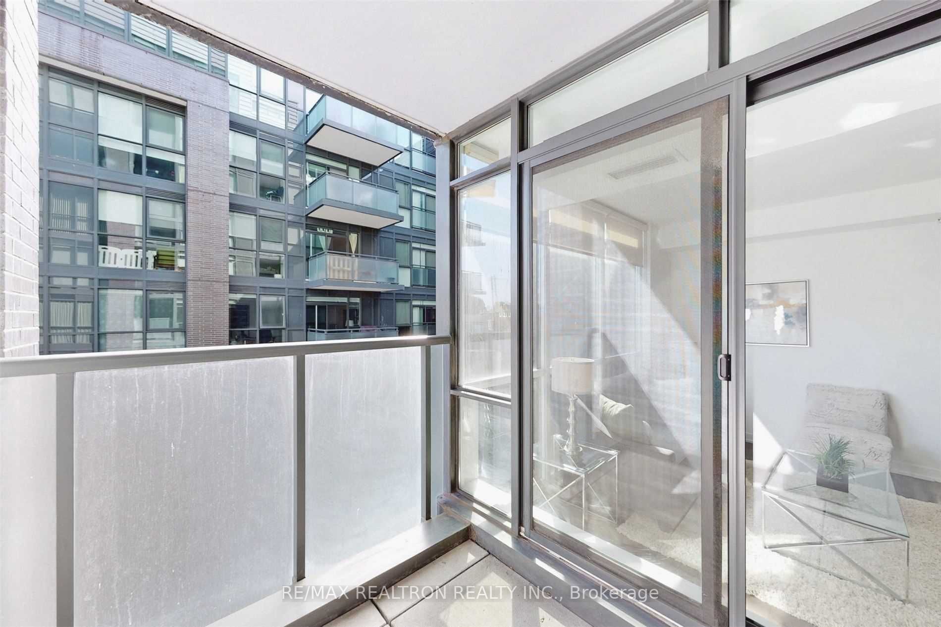 36 Howard Park Ave, #302