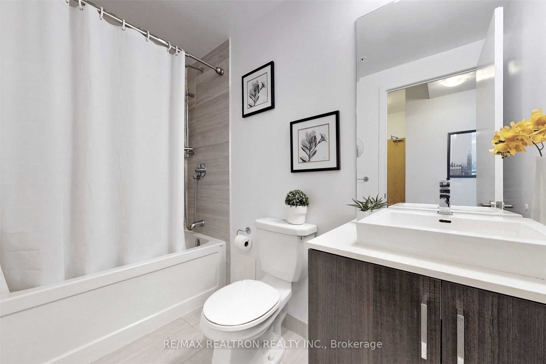 36 Howard Park Ave, #302