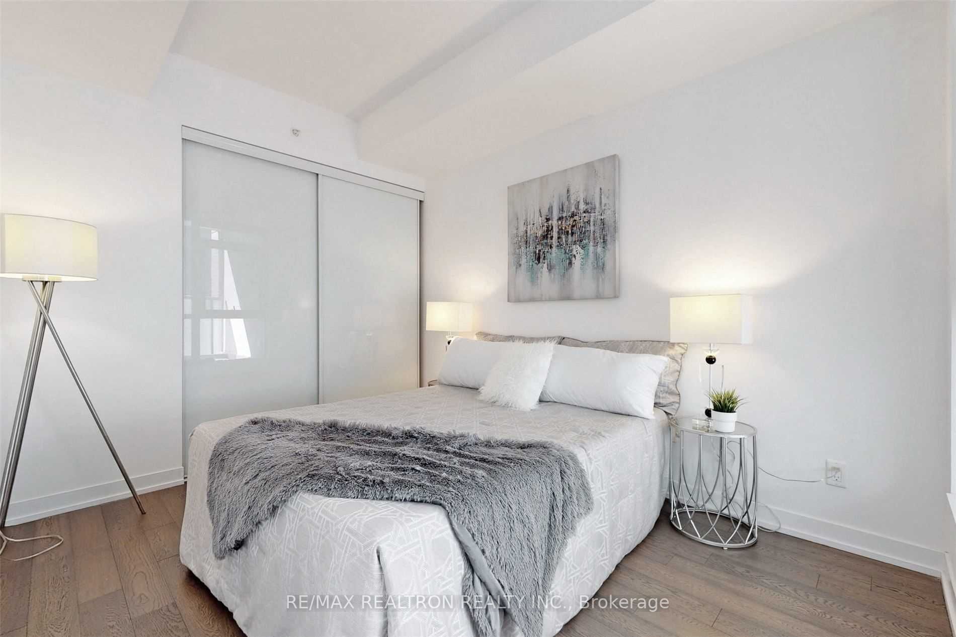 36 Howard Park Ave, #302