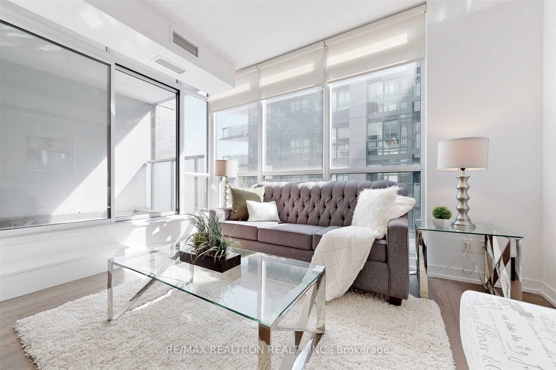 36 Howard Park Ave, #302