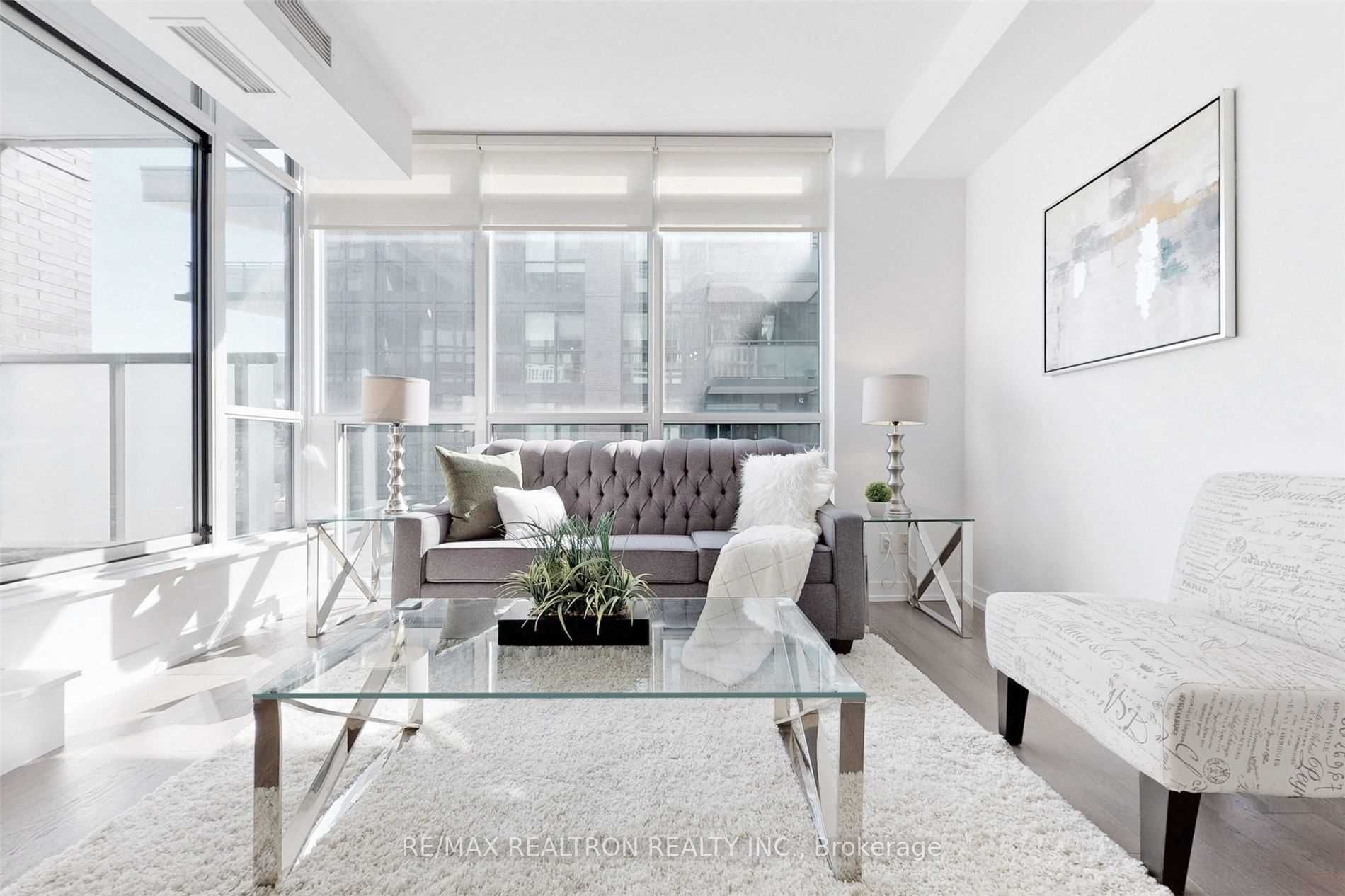 36 Howard Park Ave, #302