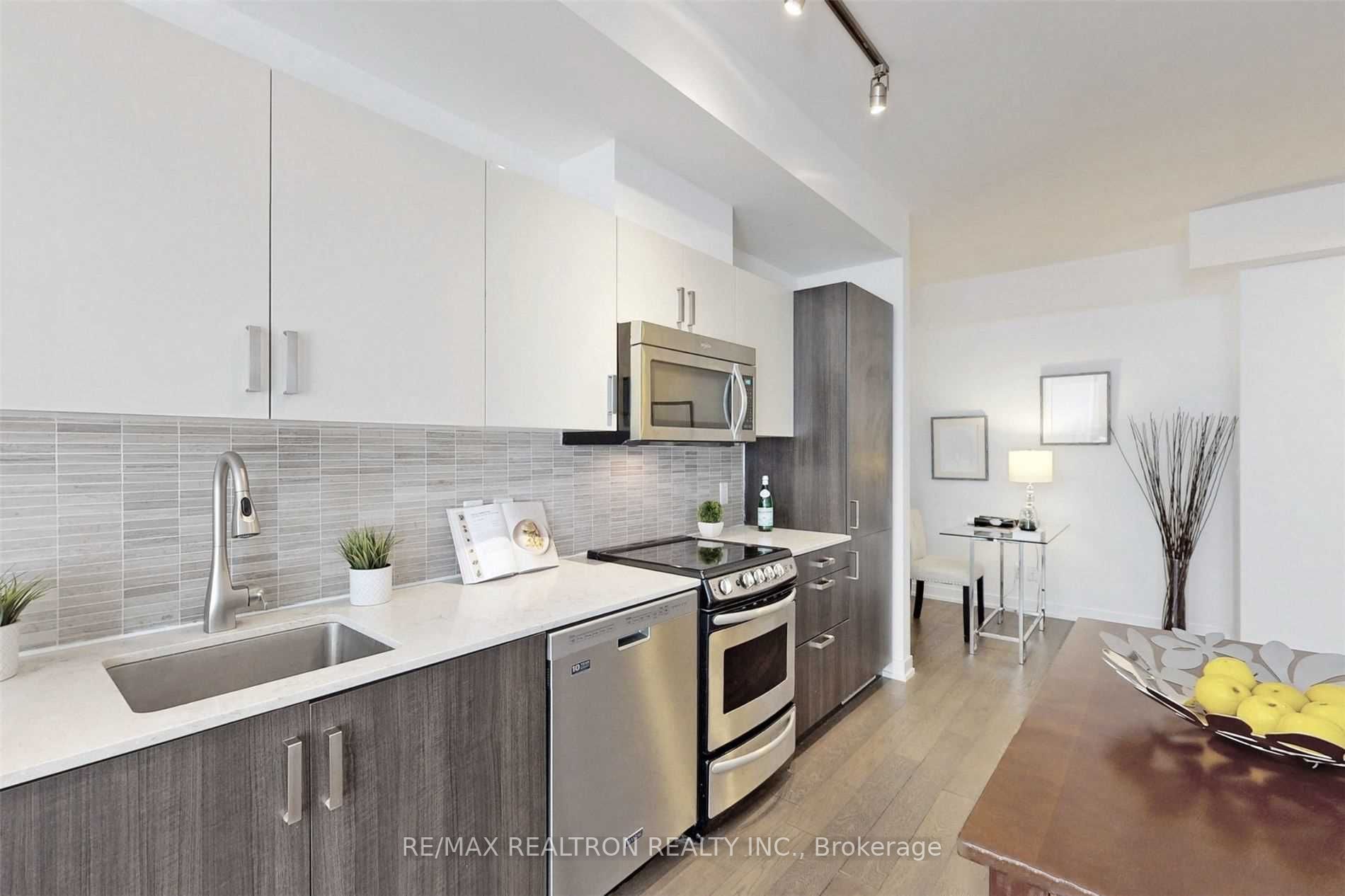 36 Howard Park Ave, #302