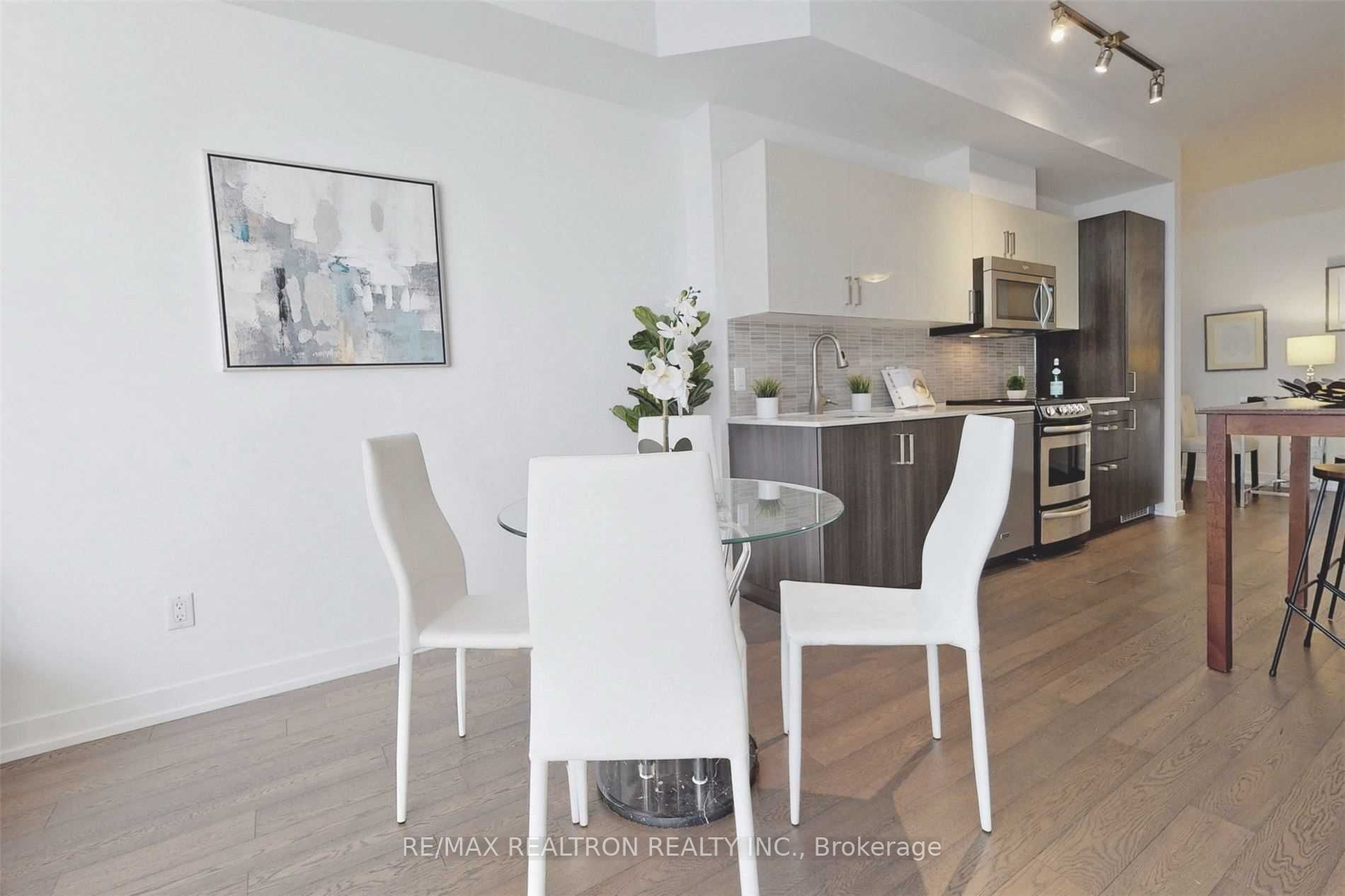 36 Howard Park Ave, #302