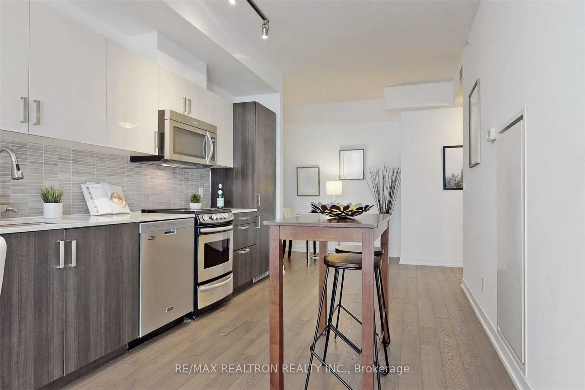 36 Howard Park Ave, #302