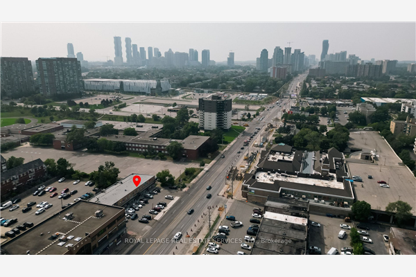 3066 Hurontario St, Mississauga