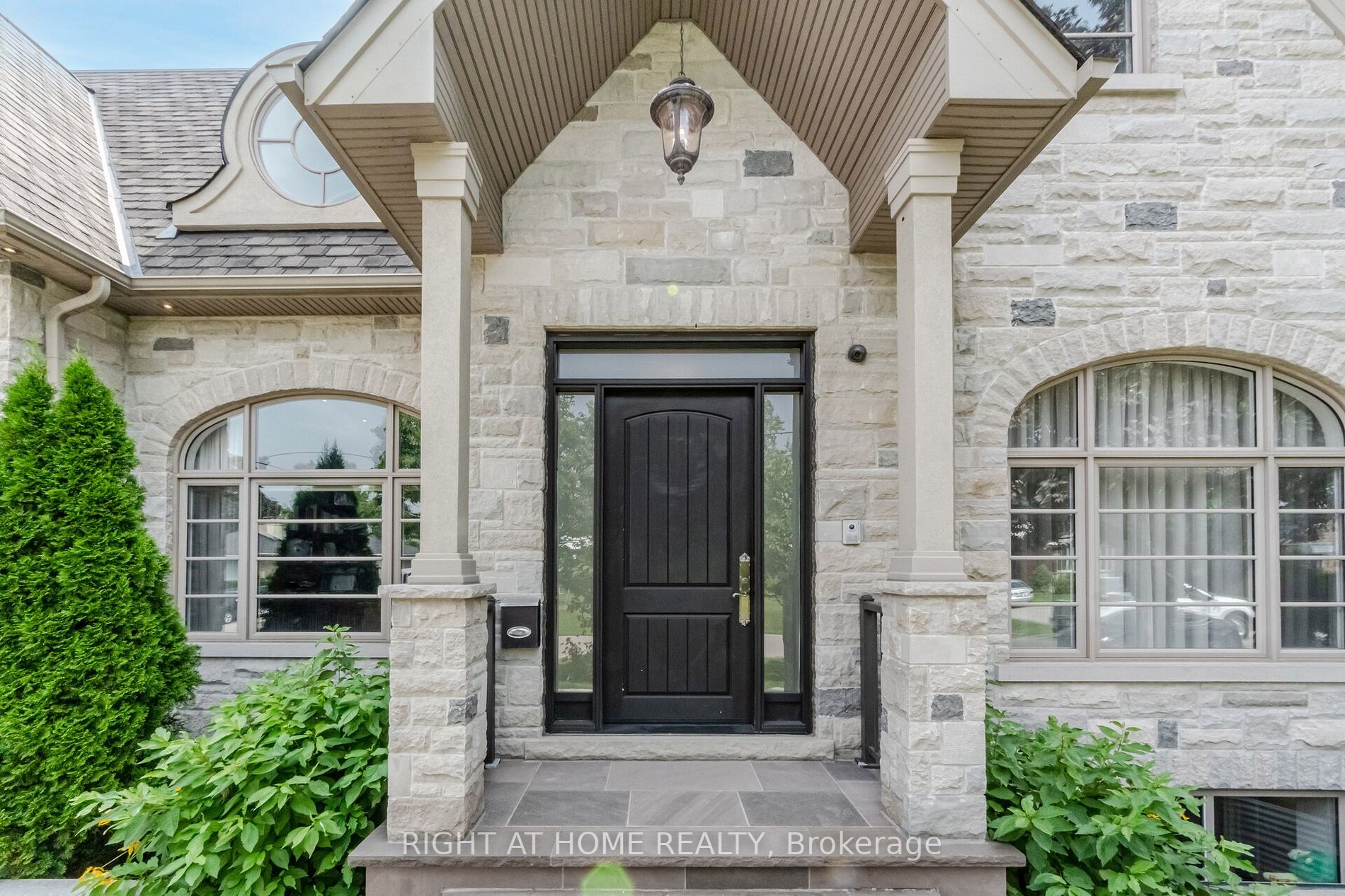 1458 Liveoak Dr