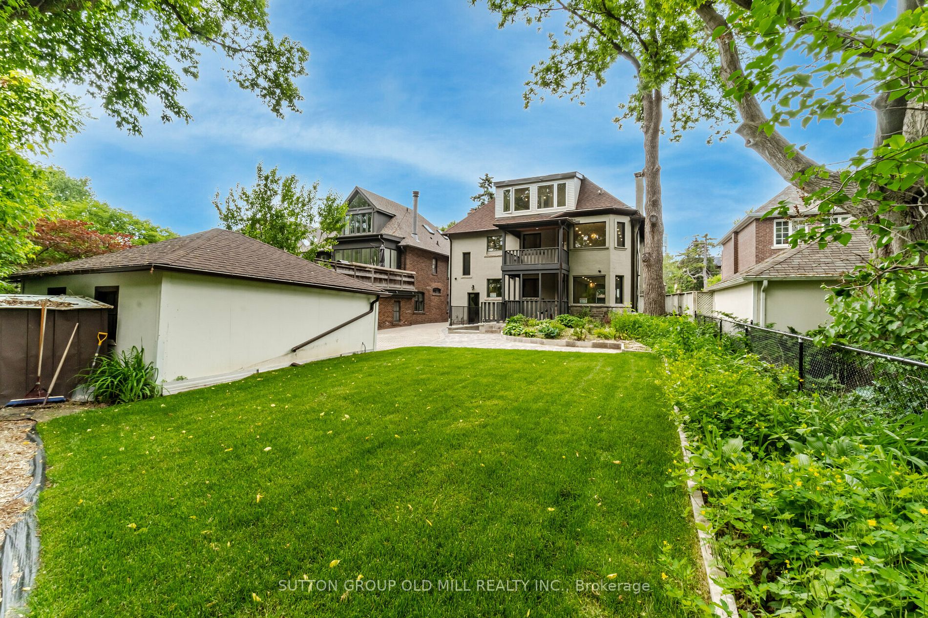 324 Riverside Dr
