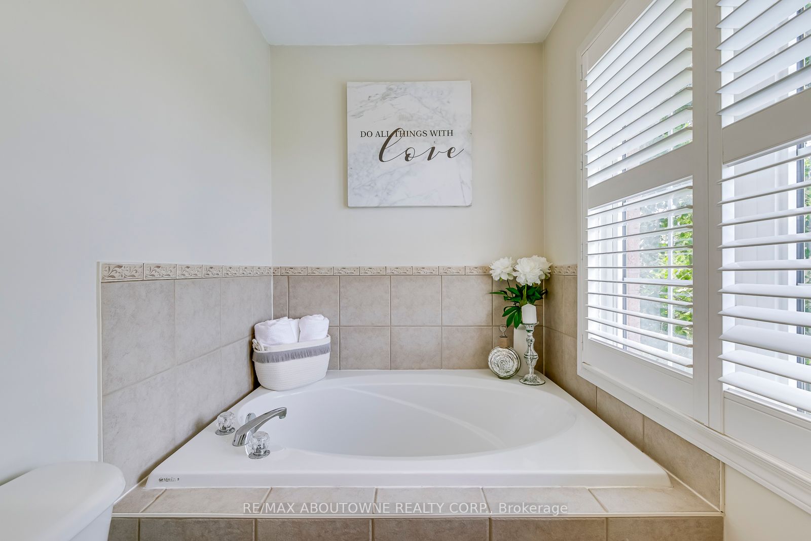 2328 Calloway Dr