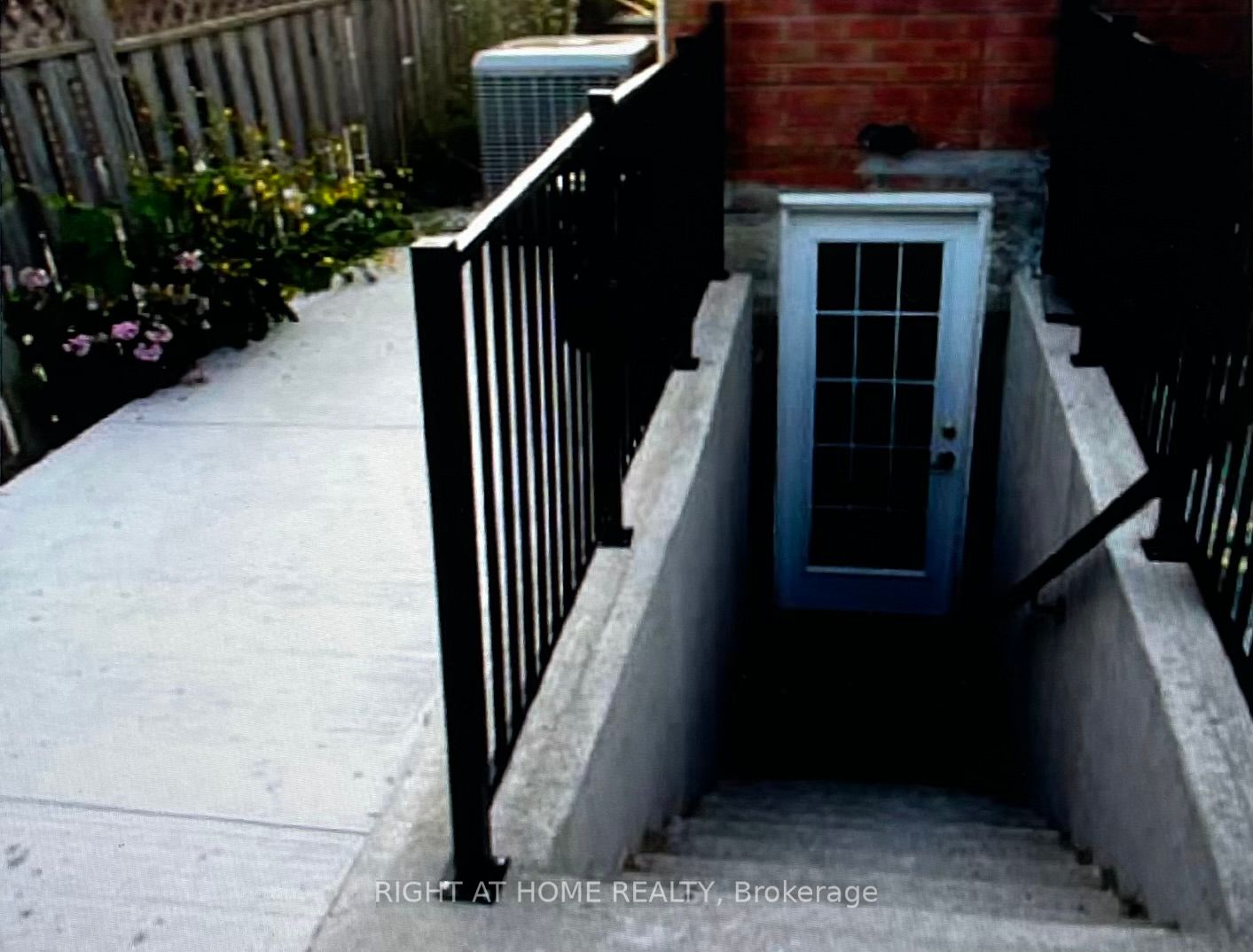 16 Lone Oak Ave