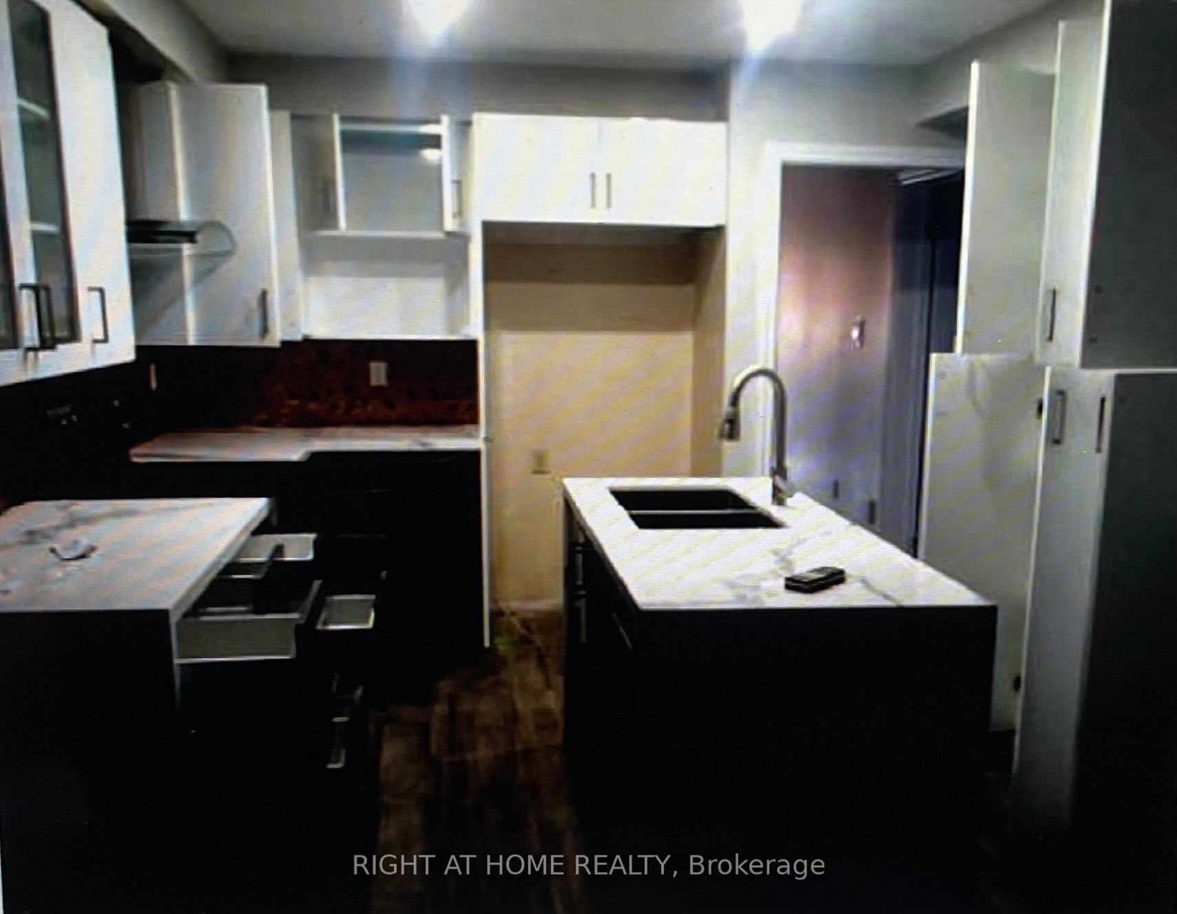 16 Lone Oak Ave