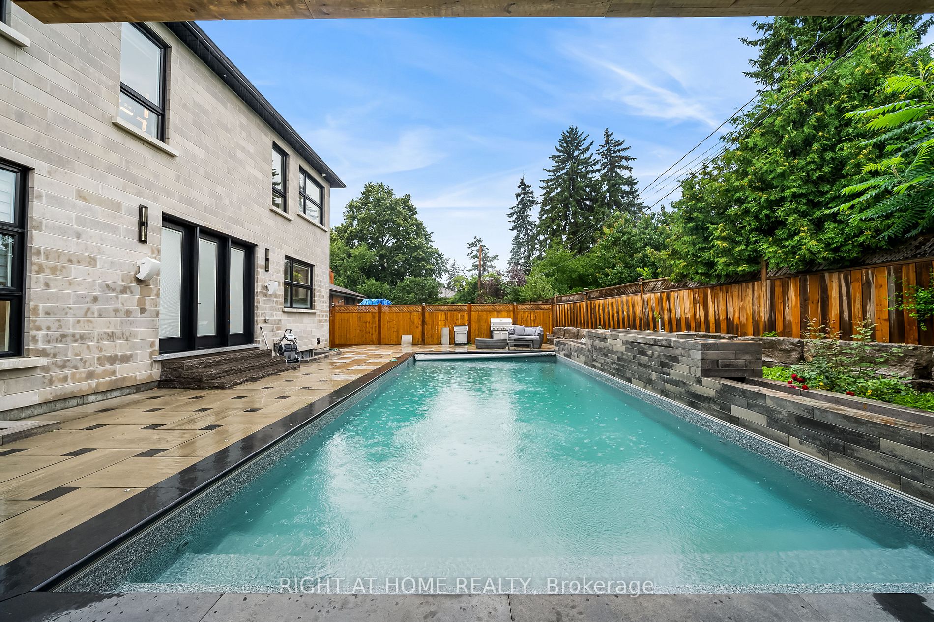 246 Edenbridge Drive