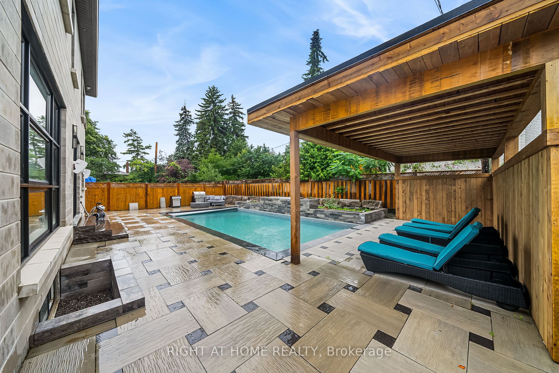 246 Edenbridge Drive
